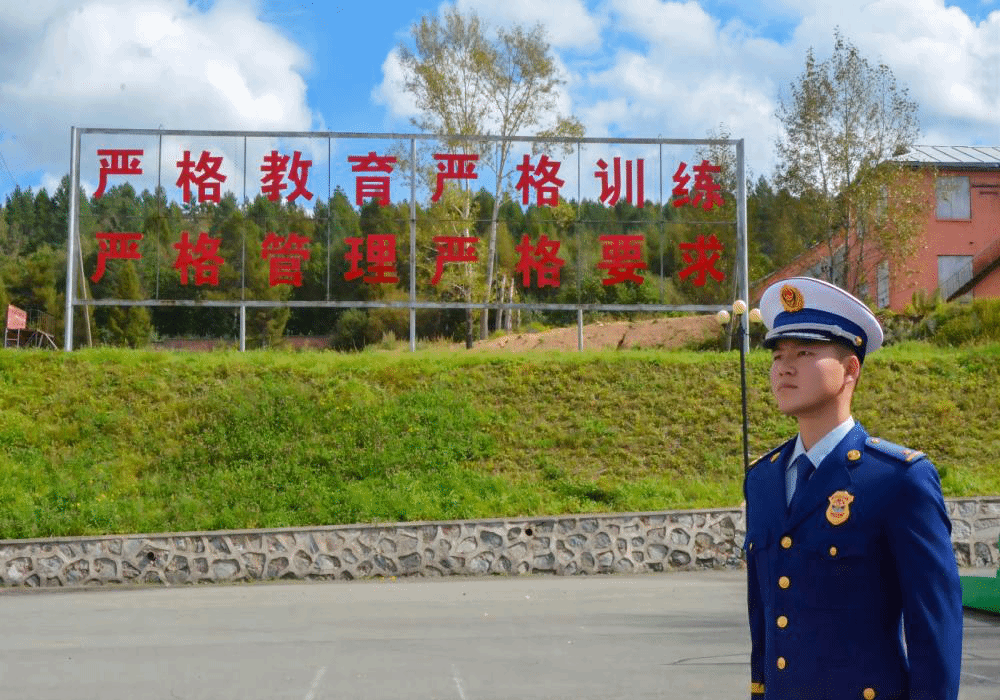 我校毕业生首次荣获“高校毕业生基层就业卓越奖学（教）金”